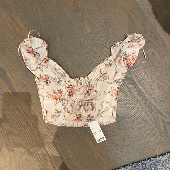 Urban Outfitters - Picture 2 of 6